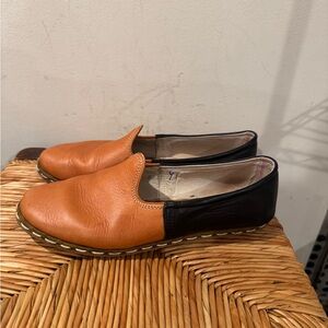 Women’s Sabah Tan and Black Leather Loafers Size 10.5